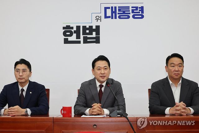 기자감담회 하는 장동혁 대표