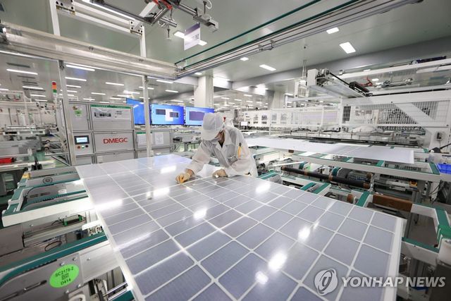 중국 장쑤성의 한 태양광 패널 공장