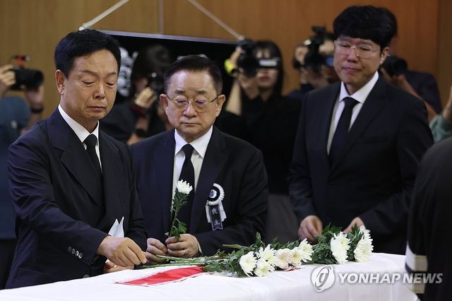 동료 추모속에 전유성 영결식