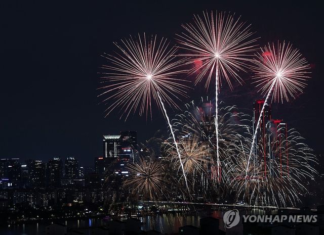 화려한 불꽃의 향연