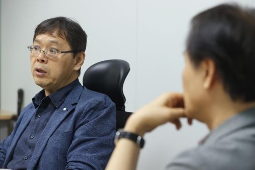 발언하는 곽효환 전 한국문학번역원장