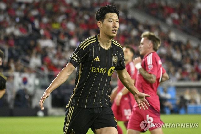 골 세리머니를 펼치는 손흥민