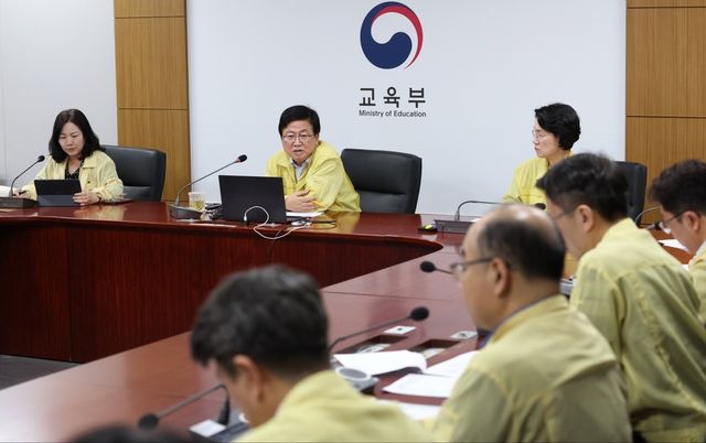 최교진 부총리 겸 교육부 장관 27일 긴급 상황점검회의