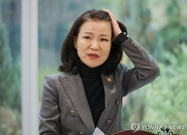 기자회견 참석한 이진숙 방송통신위원장