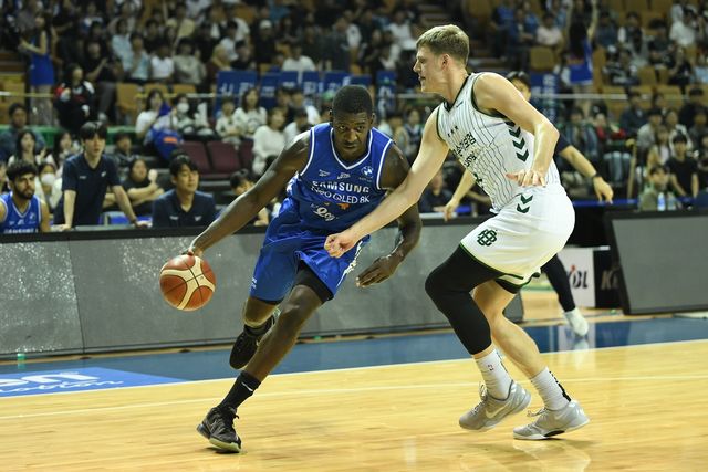 프로농구 서울 삼성과 원주 DB의 시범경기