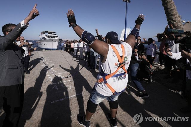 이집트 괴력남의 선박 끌기