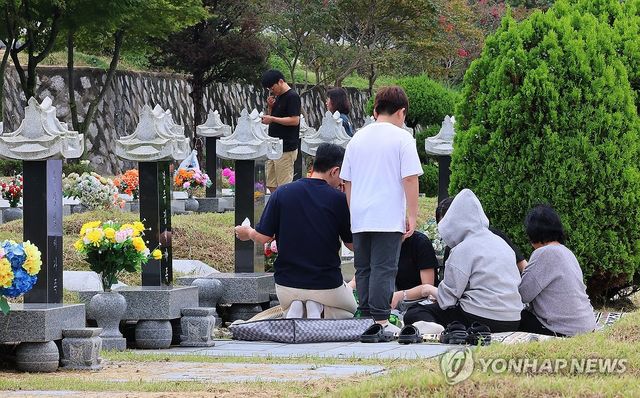 추석 앞둔 성묘