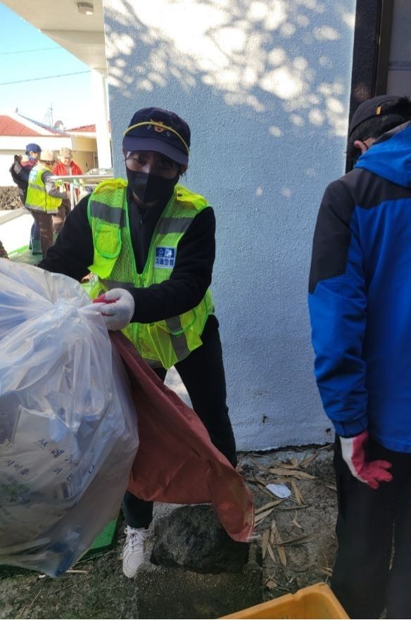 봉사활동하는 론다비씨