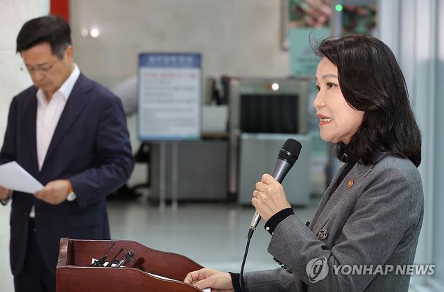 기자회견 하는 이진숙 방송통신위원장