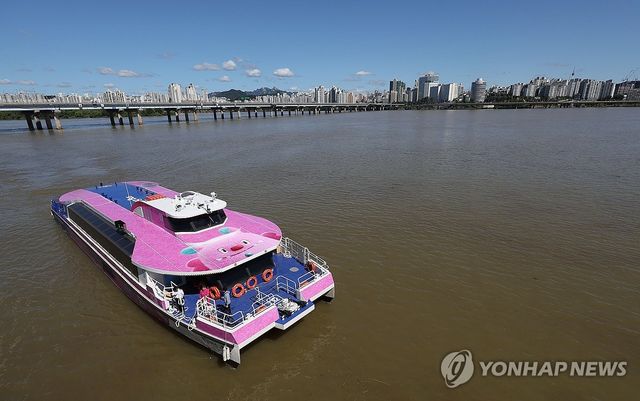 한강 가르는 한강버스