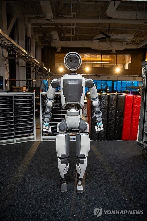 보스턴다이나믹스가 제작한 이족보행 로봇 아틀라스