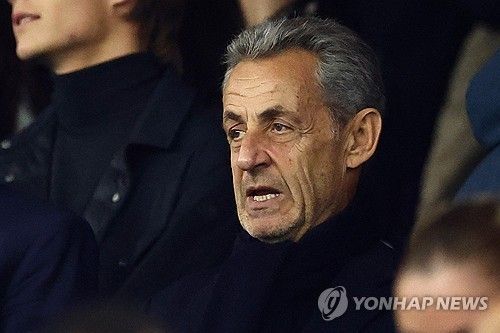 유죄 선고 후 27일 파리생제르맹(PSG) 축구 경기 보러 간 사르코지