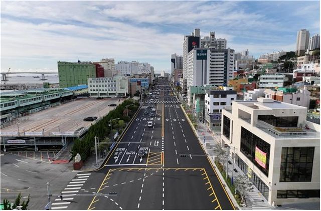 왕복 7차로로 확장된 부산 충무대로