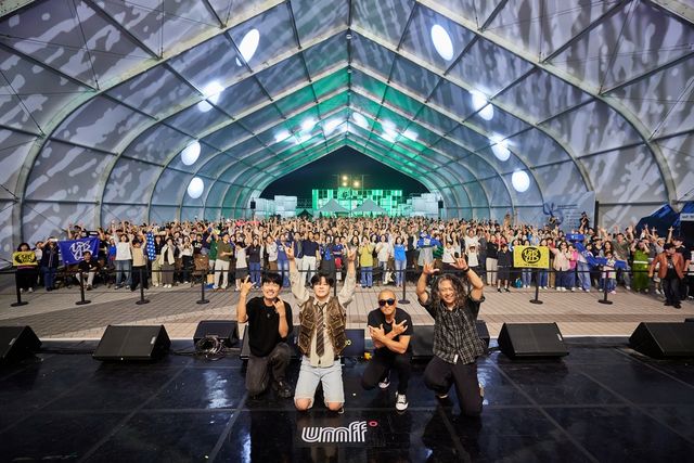 산악영화제서 펼쳐진 YB의 공연