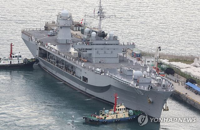 미 해군 7함대 지휘함 '블루릿지함' 부산 입항