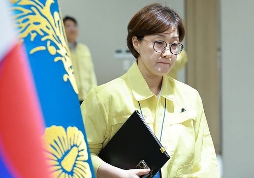 을지국무회의 배석하는 김현지 총무비서관