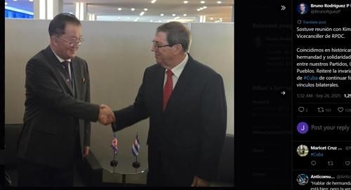김선경 북한 외무성 부상(왼쪽)과 악수하는 모습을 담은 쿠바 외교부 장관 엑스 게시물[브루노 로드리게스 쿠바 외교부 장관 엑스 캡처]