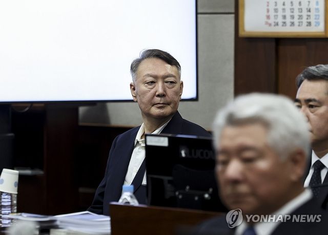 법정 출석한 윤석열