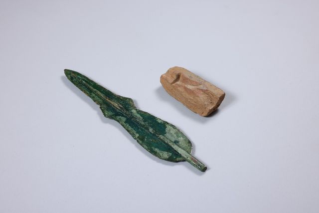 부여 송국리 유적 출토 요령식 동검과 청동 도끼 거푸집