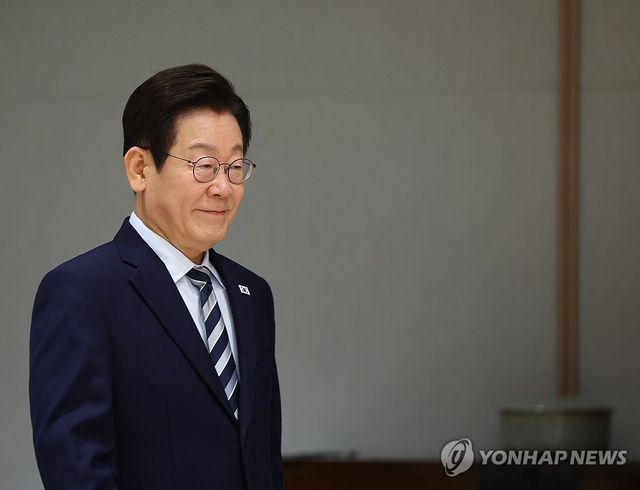 이재명 대통령, 주한 대사 신임장 제정식 입장