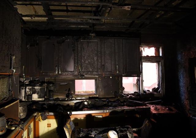화재로 그을린 주방