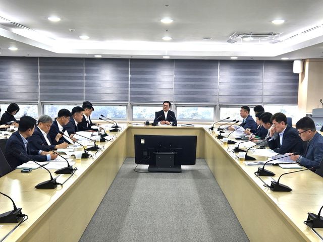 회의 주재하는 김석필 시장 권한대행