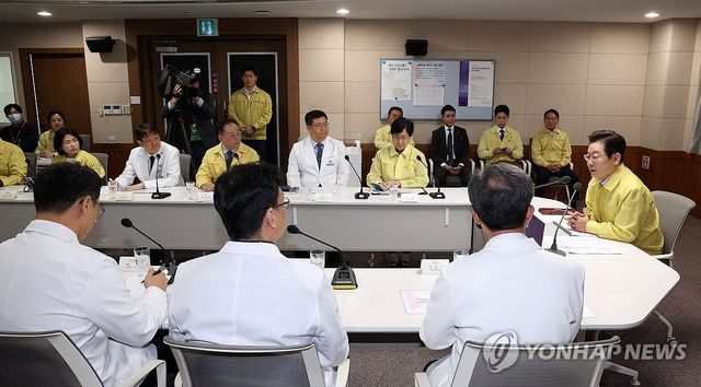 이재명 대통령, 응급의료현장 간담회