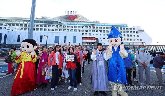 중국인 단체관광객 무비자 입국 첫날
