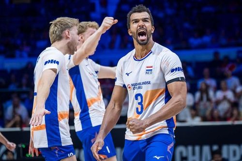 네덜란드 남자배구 대표팀의 주포 아히(맨 오른쪽 3번) 