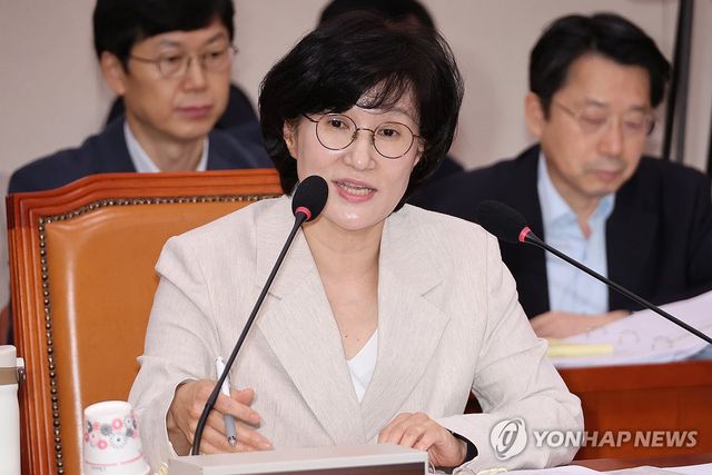 답변하는 원민경 여가부 장관 후보자