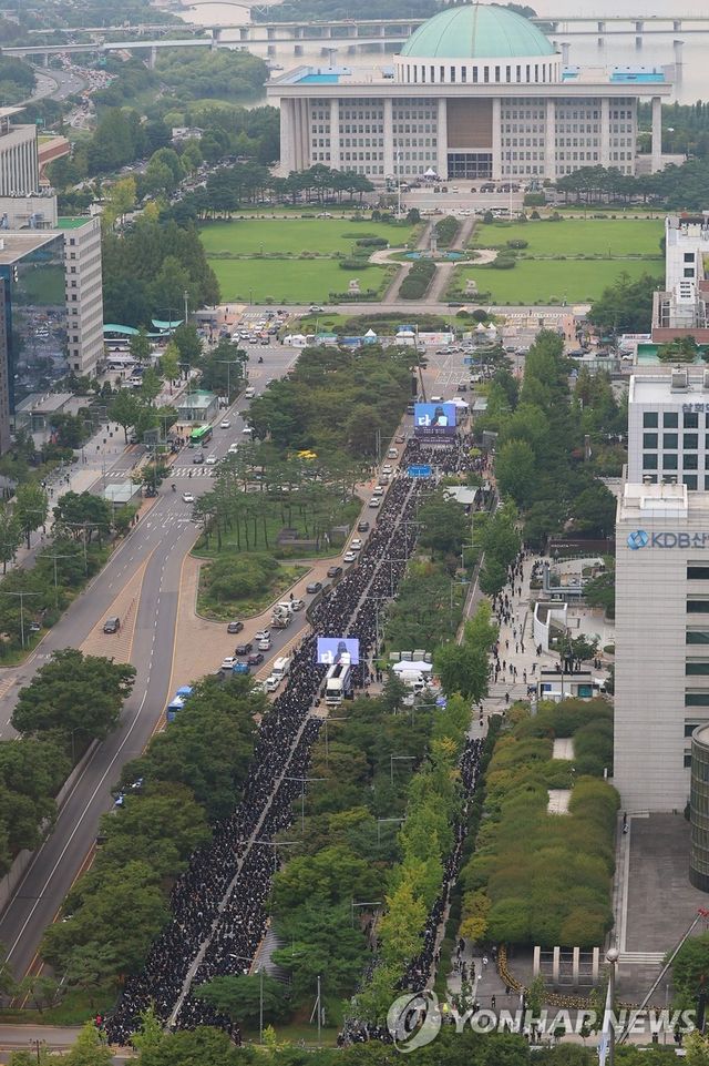2023년 '공교육 멈춤의 날' 국회 앞으로 온 교사들