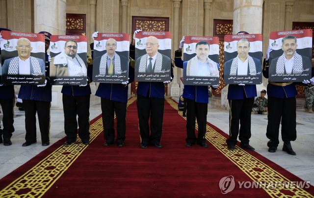 이스라엘에 한꺼번에 암살된 후티 반군정부 인사들의 장례식 [EPA 연합뉴스. 재판매 및 DB 금지]