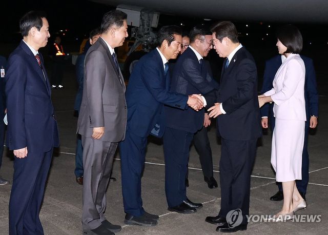 이재명 대통령, 민주당 지도부와 인사