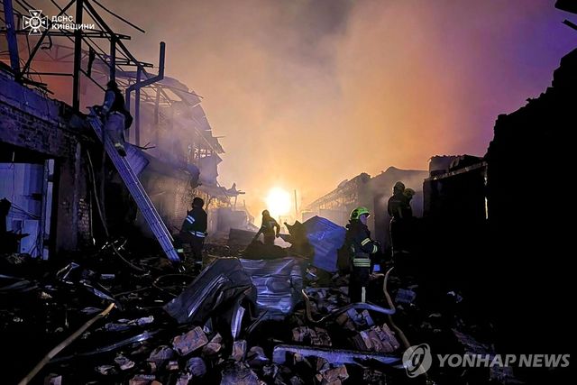 3일 공습으로 화재가 발생한 키이우 지역