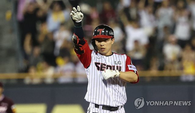 2타점 적시타 친 LG 문성주