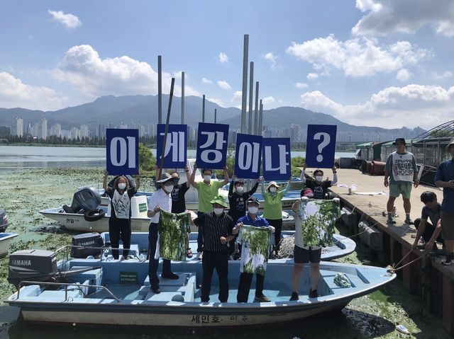 '이게 강이냐?' 녹조 문제 지적하는 환경단체