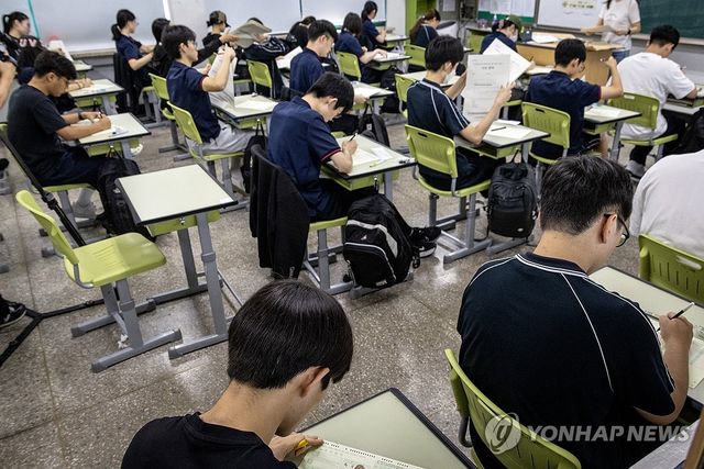 9월 모의평가 준비하는 수험생들