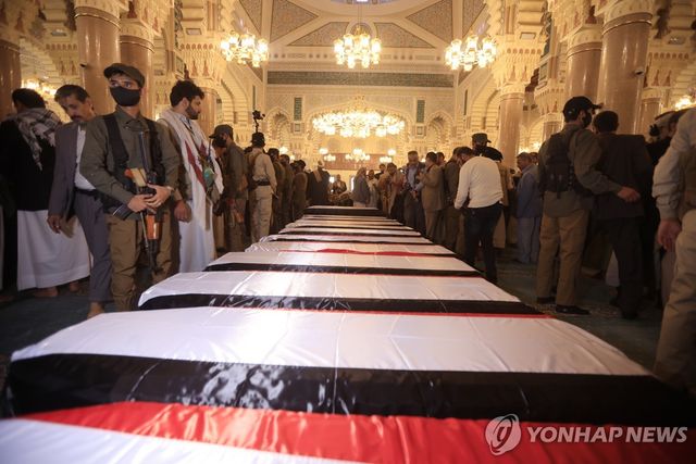 총리와 외무장관 등 예벤반군 후티 정부 각료들의 장례식 [EPA 연합뉴스. 재판매 및 DB 금지]