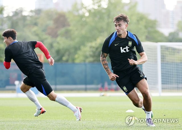 훈련하는 옌스 카스트로프