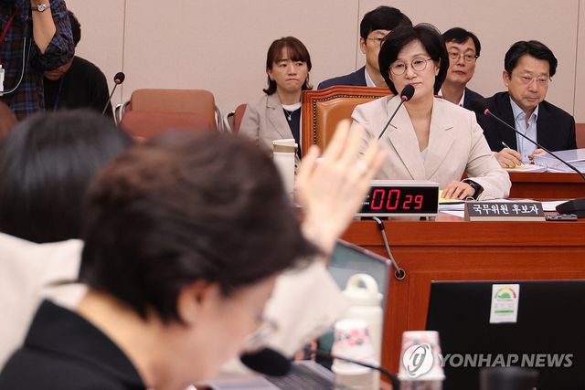 질의 듣는 원민경 여가부 장관 후보자