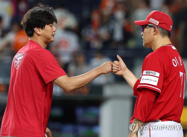 김광현 격려하는 이숭용 감독