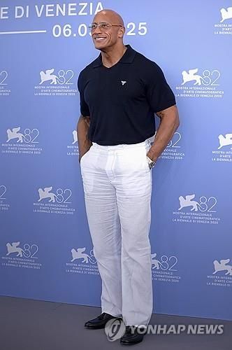 지난 1일 베네치아국제영화제 참석한 드웨인 존슨