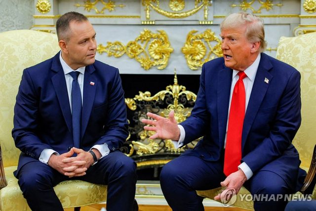 폴란드 대통령과 회담하는 트럼프 미국 대통령