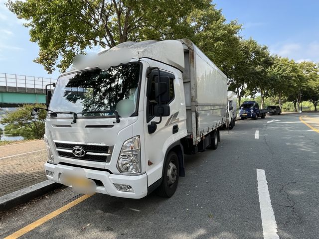 도로에 주차된 화물차