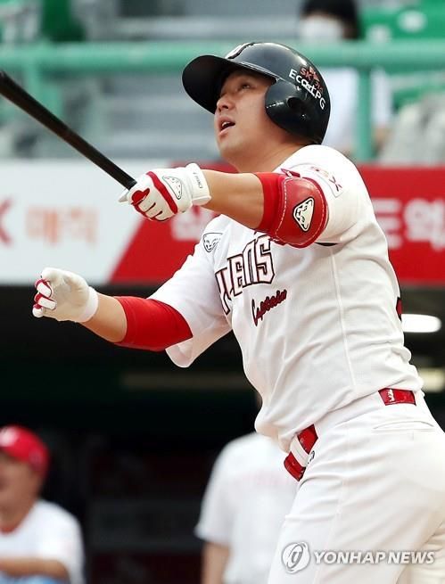 한화전 26득점 당일 5년 연속 20홈런을 달성한 SK 소속 당시의 최정