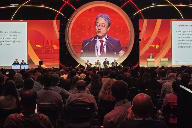 8월 31일 유럽심장학회 연례학술대회에서 발표 중인 박덕우 서울아산병원 교수