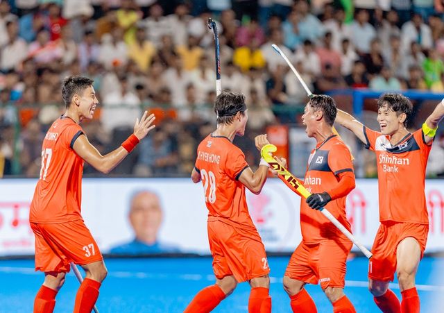 인도와 경기에서 득점 후 기뻐하는 한국 선수단. 