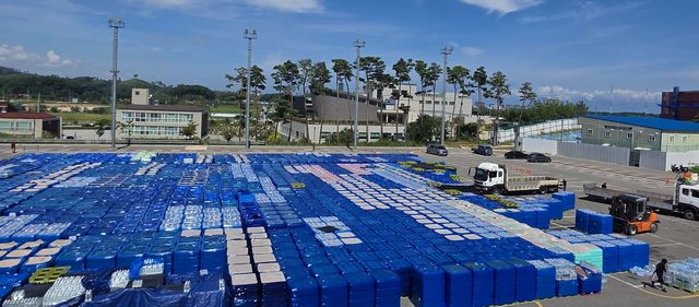 권역별 생수 배부 작업 중인 강릉아레나