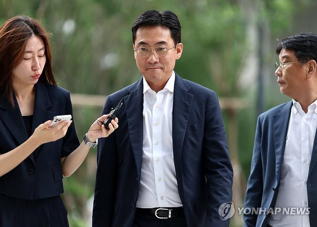 특검 출석하는 조영탁 대표