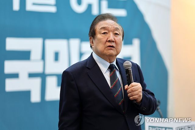 발언하는 정대철 헌정회장